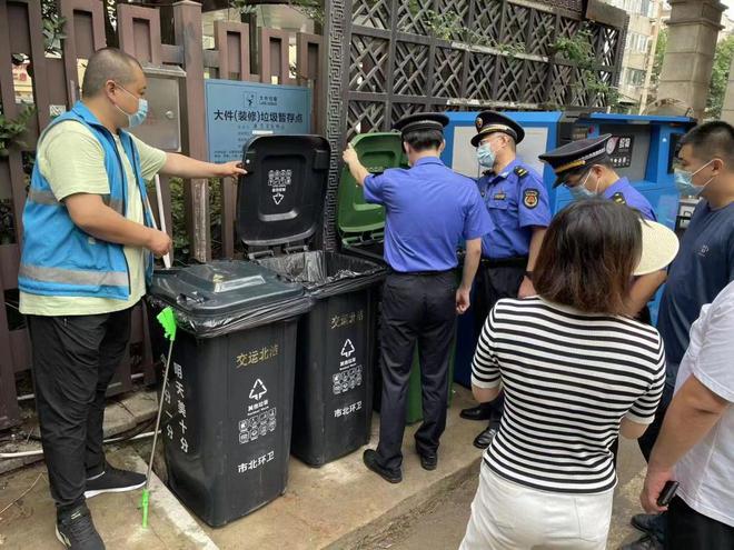 青岛市组织开展7月份城市生活垃圾分类联合执法检查行动